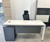 Bureau Moderne : Élégance et Simplicité pour un Espace de Travail Professionnel !