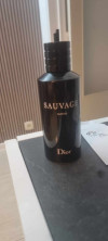 Je vends une recharge Dior sauvage parfum 300ml mad in France 