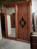 Armoire 2 portes coulissantes en bois rouge 