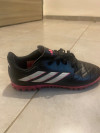 Soulier adidas  tarton état comme neuf