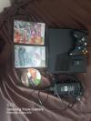 Xbox 360 slim avec manette et batterie 4800mAh avec chargeur et 3 cd