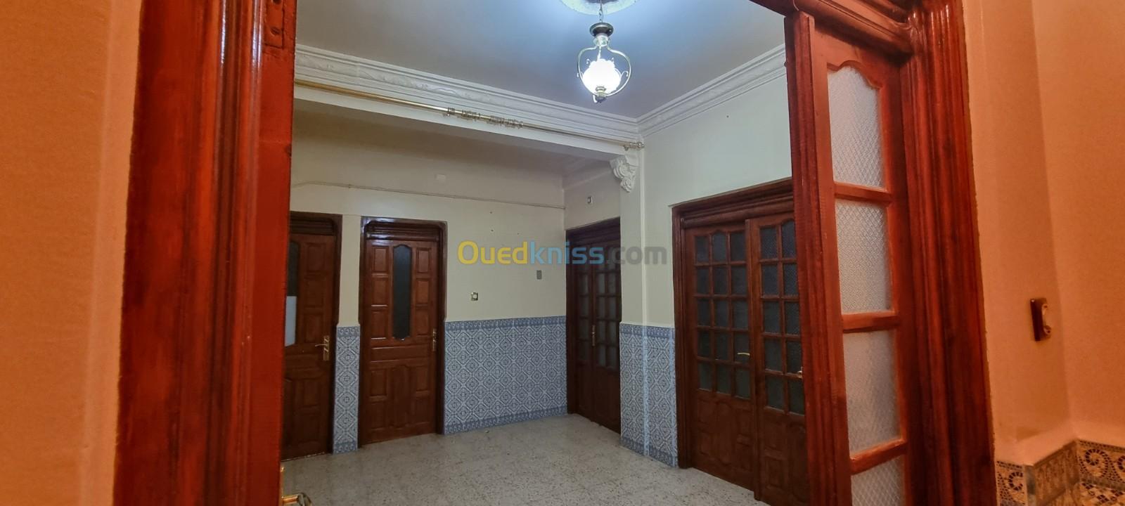 Location Niveau De Villa F4 Oum el bouaghi Ain beida