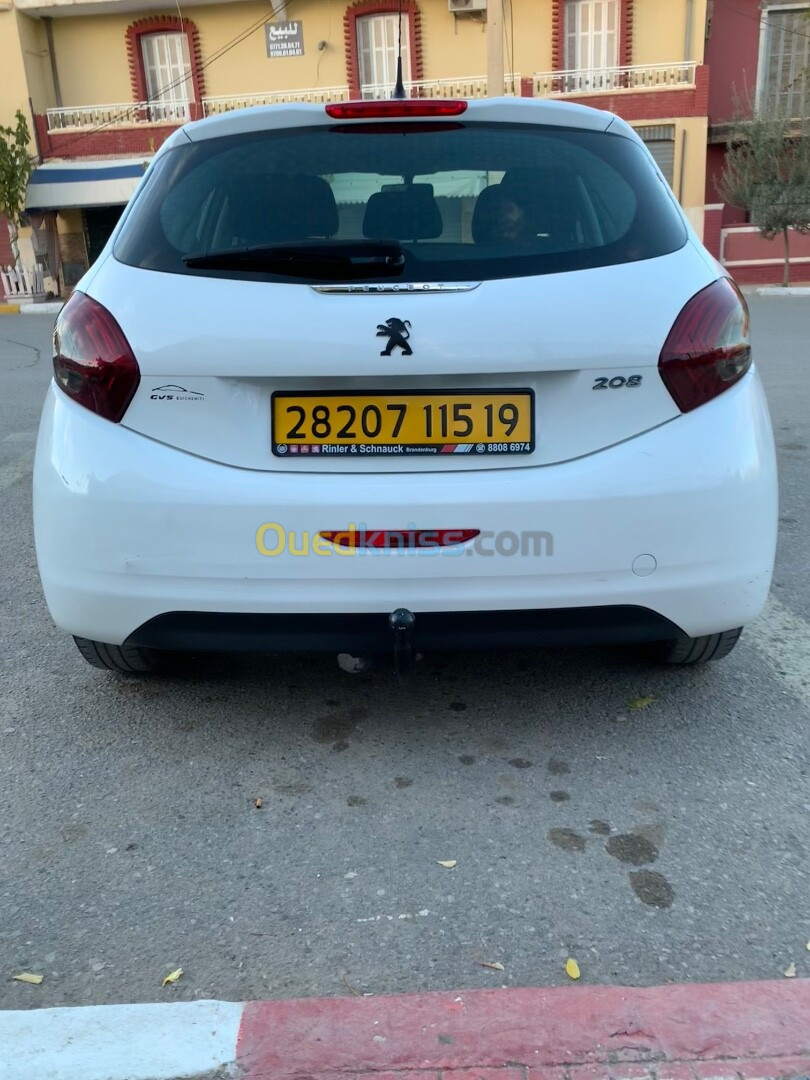 Peugeot 208 2015 Silver Line