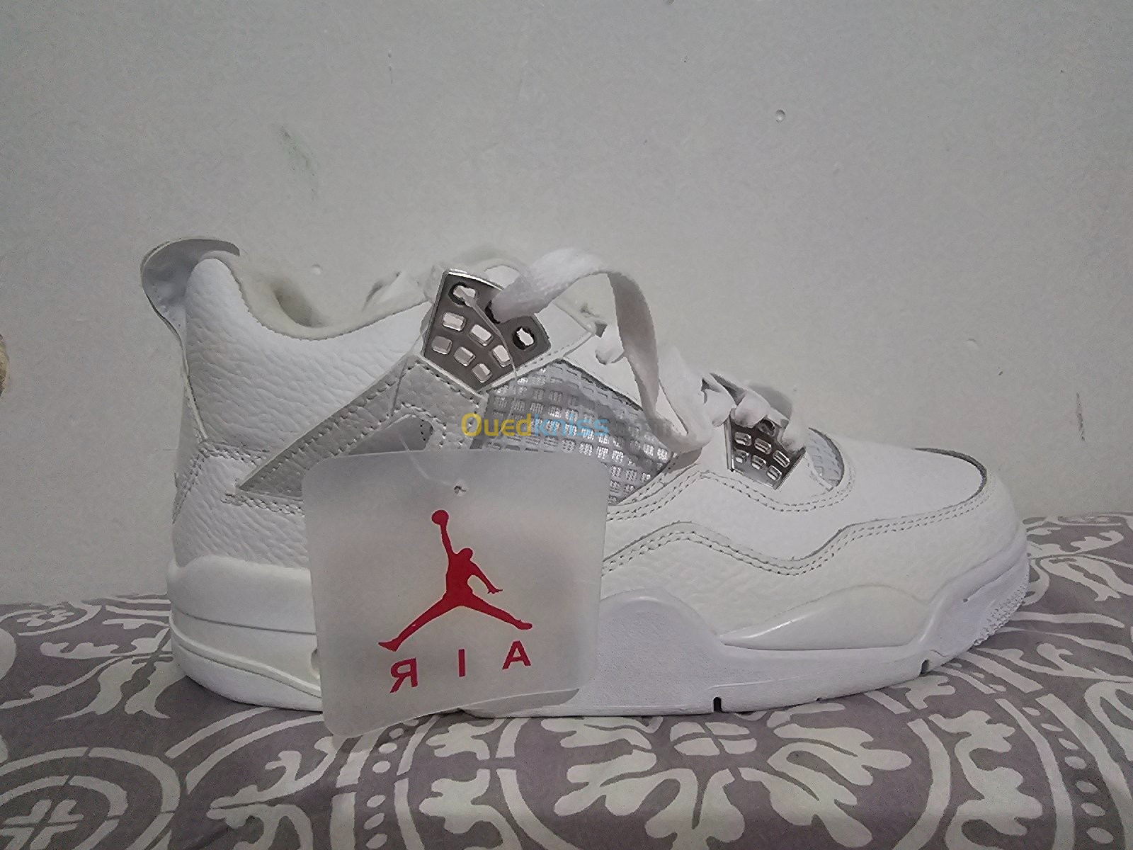 Ai jordan v4 white grey