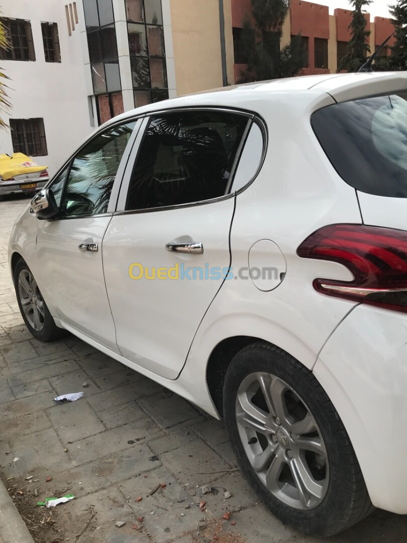 Peugeot 208 2015 208