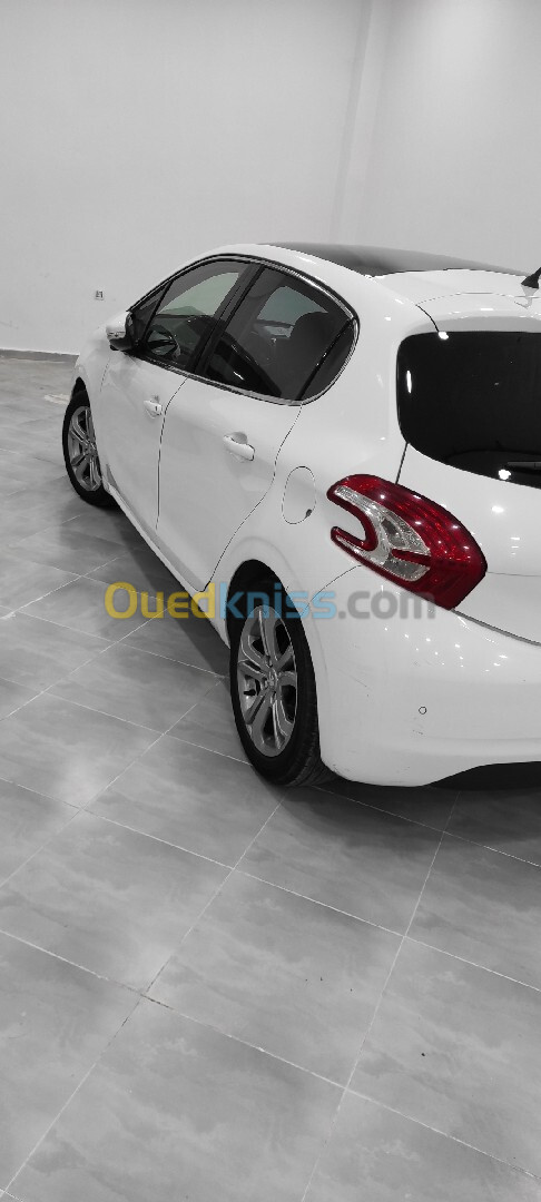 Peugeot 208 2015 Allure