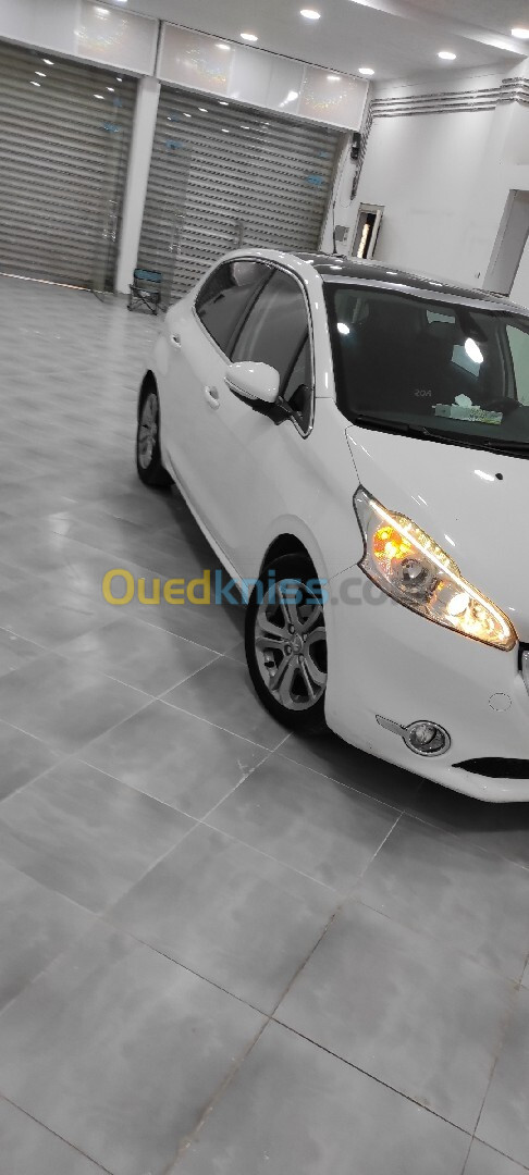 Peugeot 208 2015 Allure