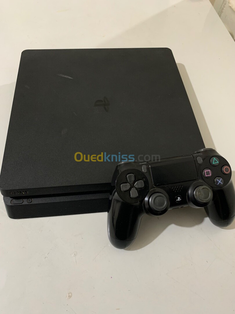 Ps4 slim 500g avec 2 jeux