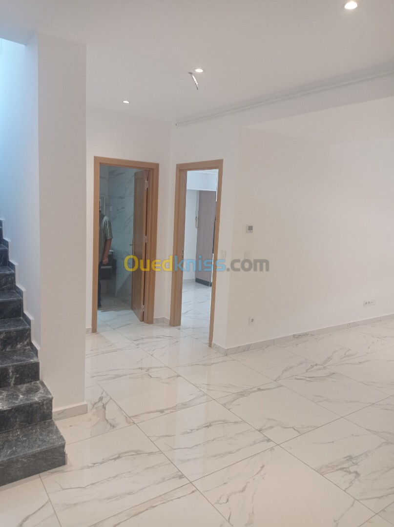 Location Appartement F4 Alger Draria