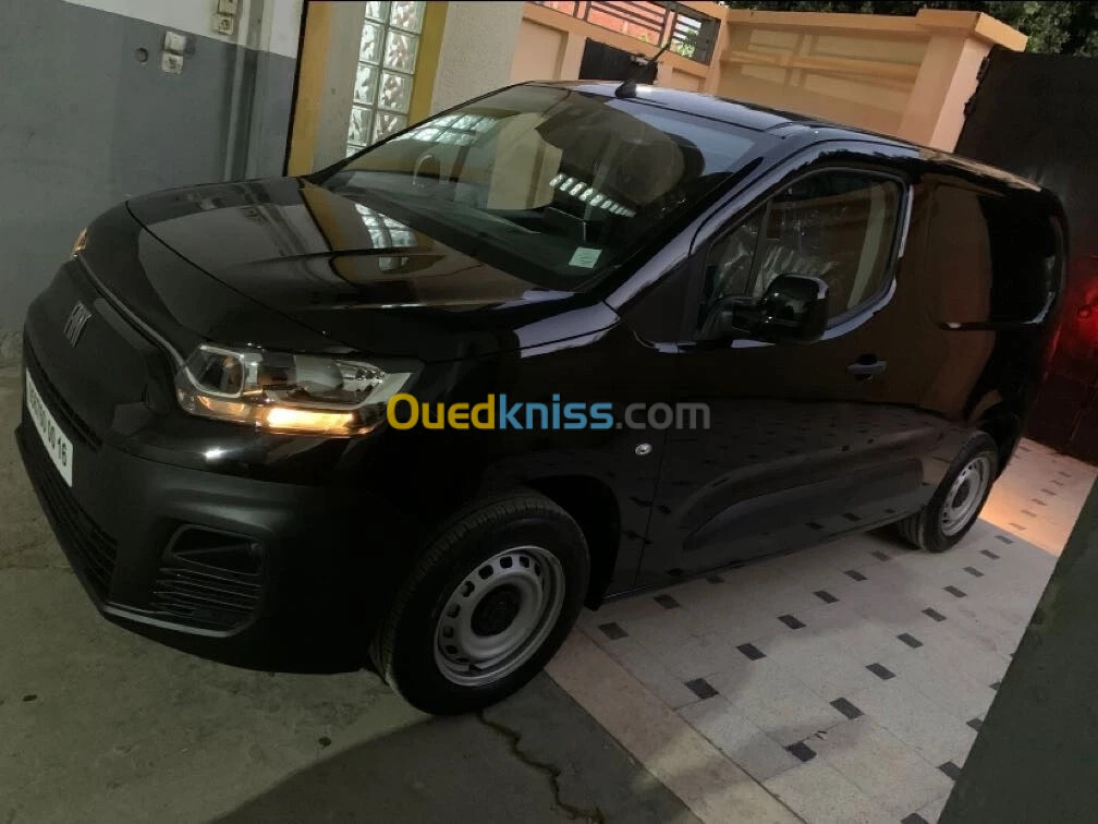 Fiat DOBLO 2024 Noir cenima