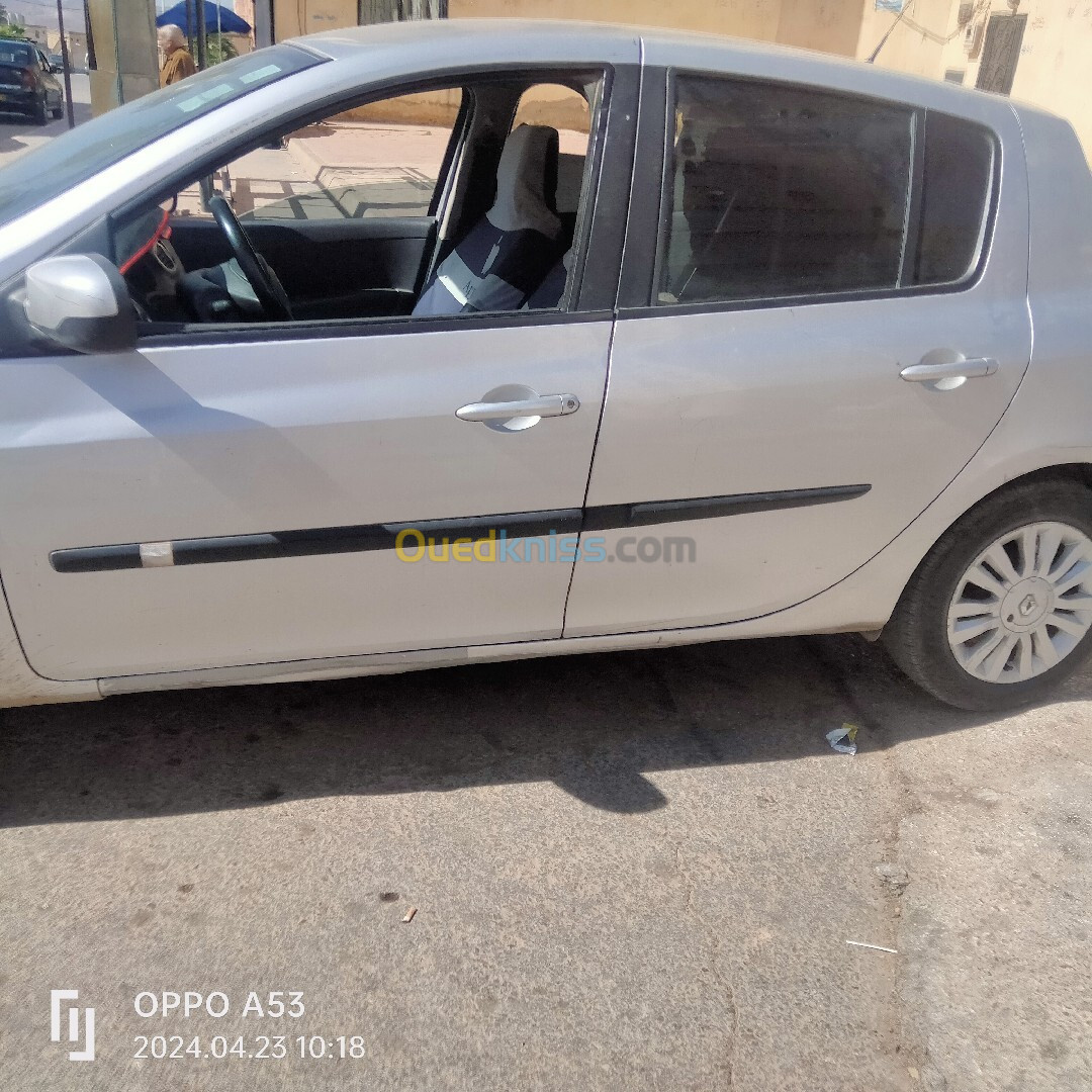 Renault Clio 3 2012 لاتوت