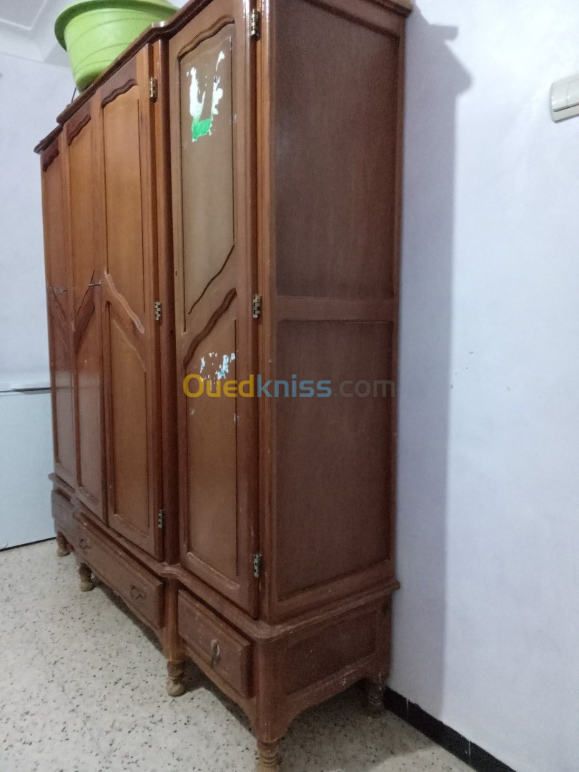 Armoire en bois numero 0562280756