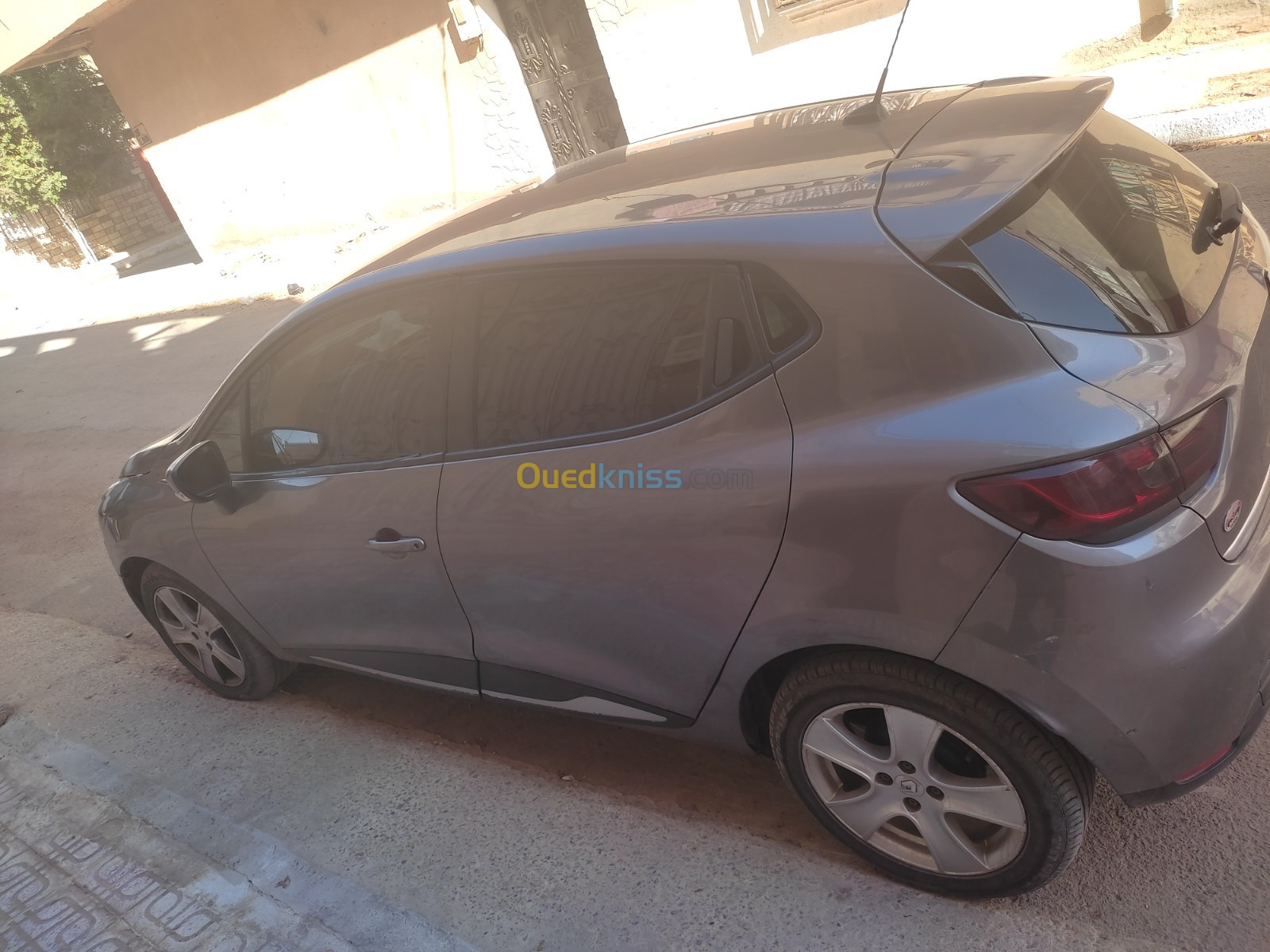 Renault Clio 4 2013 ايسونس