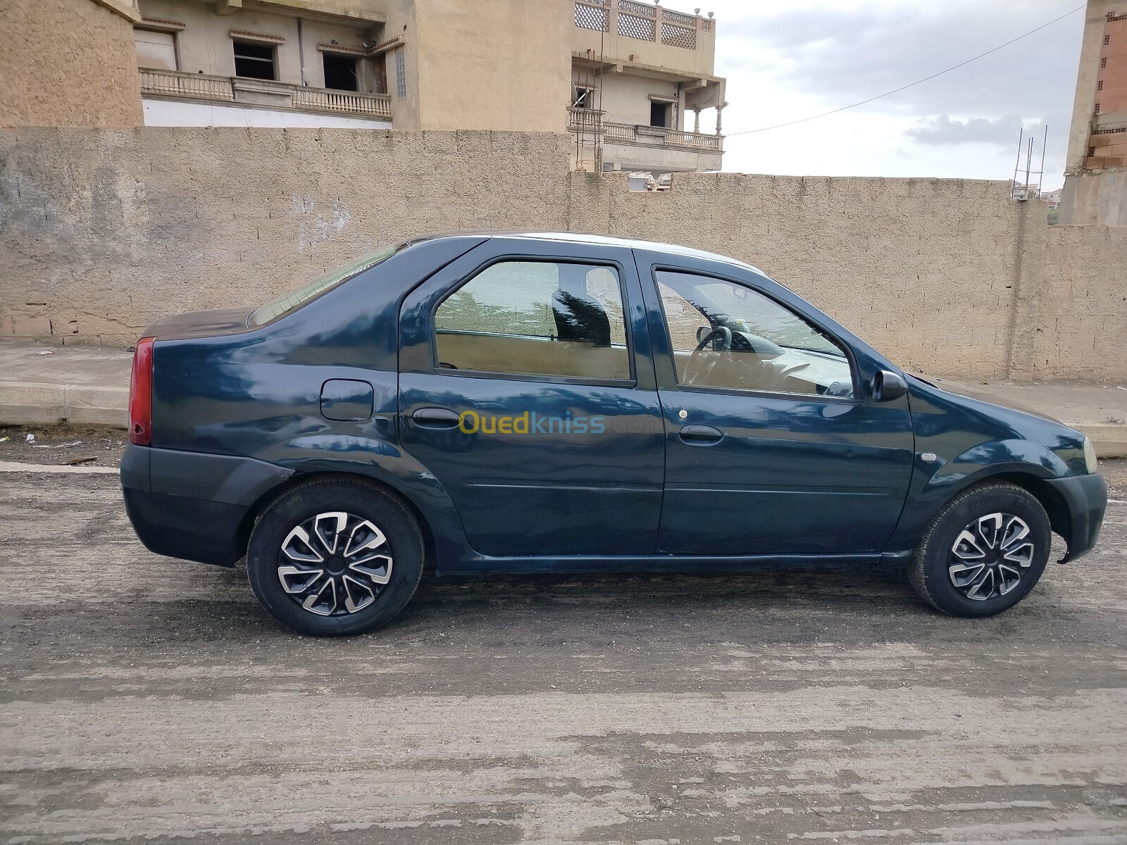 Dacia Logan 2006 لباز