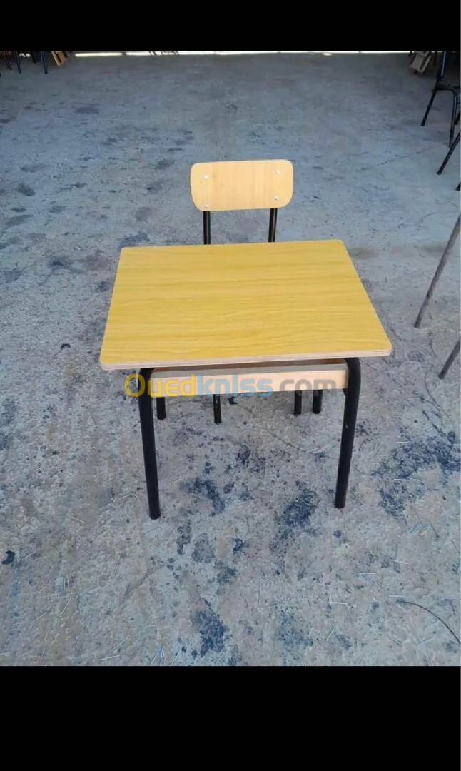 Table et chaise scolaire