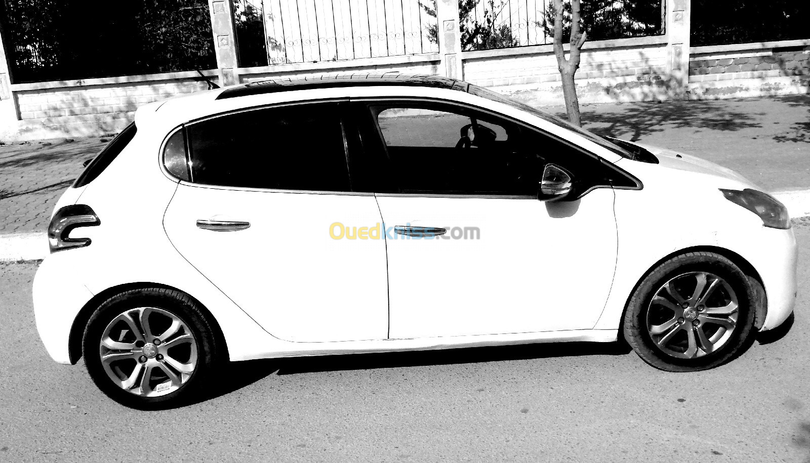 Peugeot 208 2015 Allure