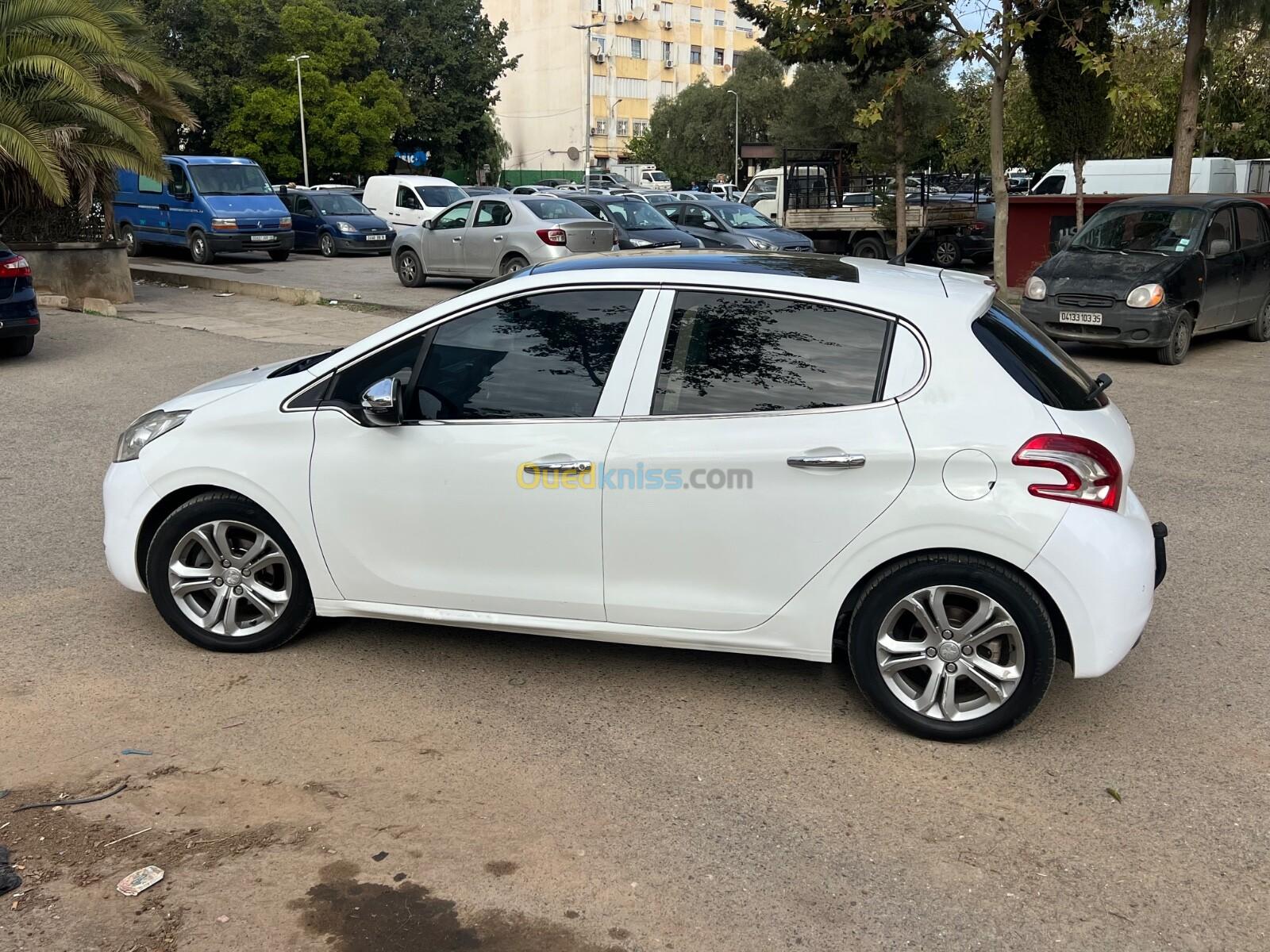 Peugeot 208 2015 