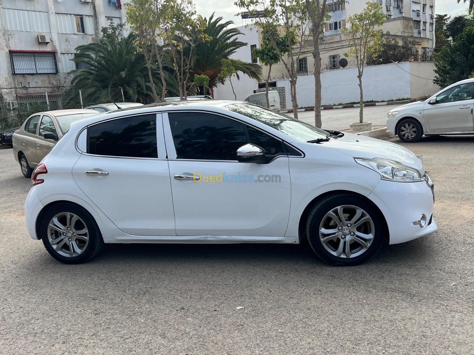 Peugeot 208 2015 