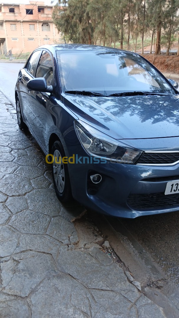 Kia Rio 5 portes 2018 Funny Facelift 