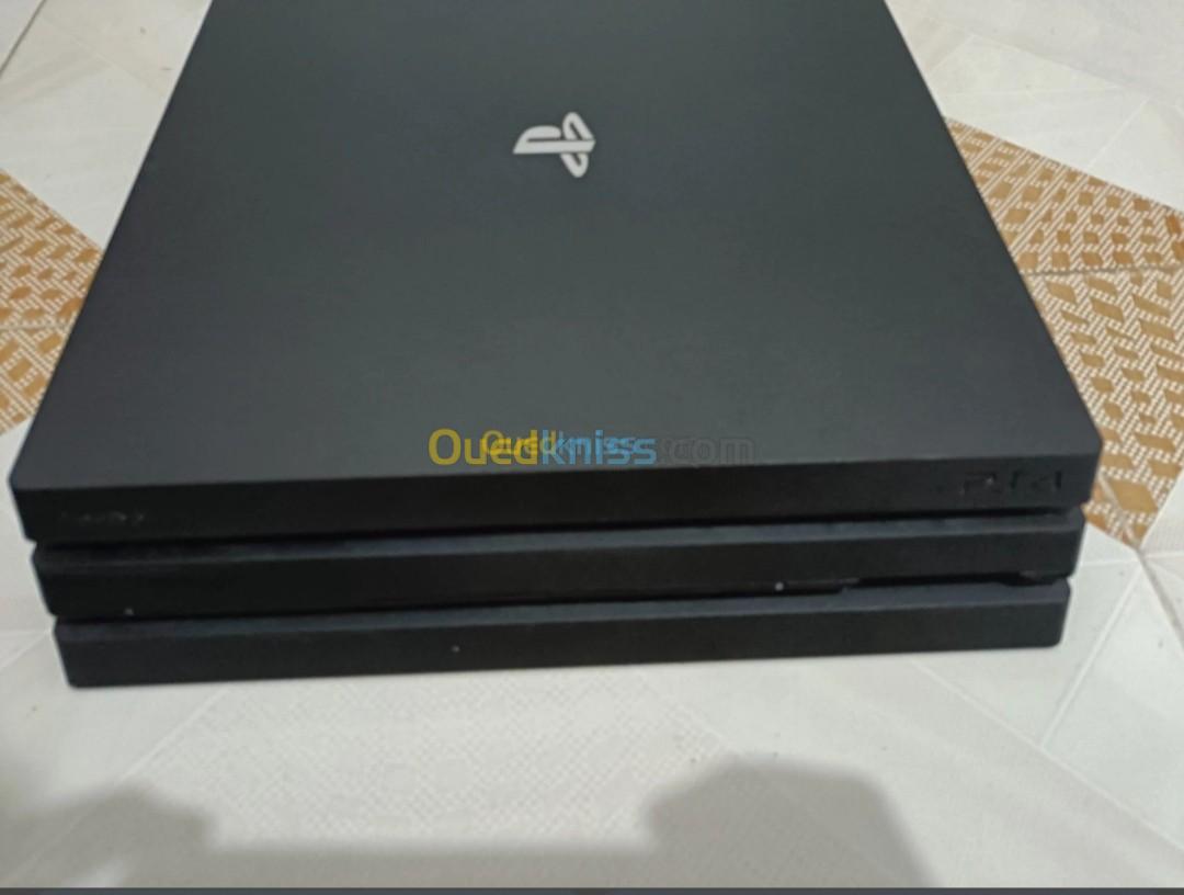 PS4 pro 1Tb version 11.5 avec sa boite