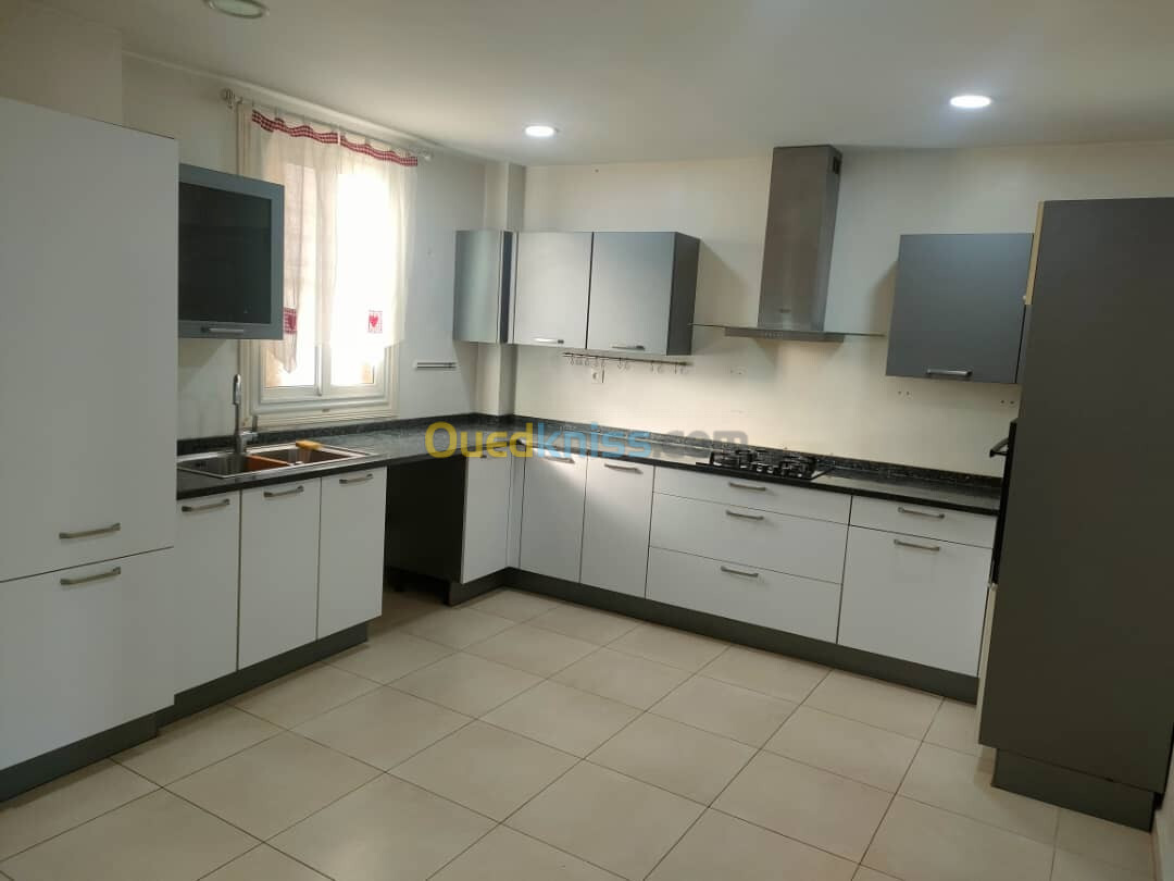 Location Appartement F4 Alger Bordj el bahri