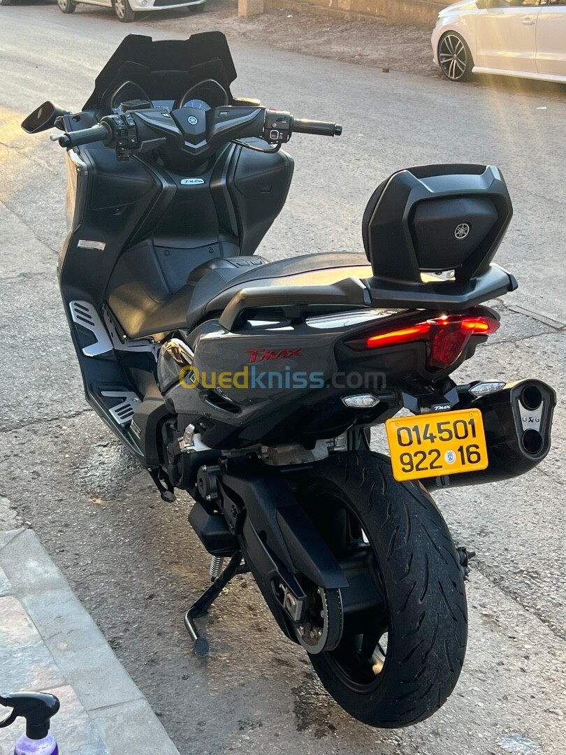 Yamaha TMAX 560 2022