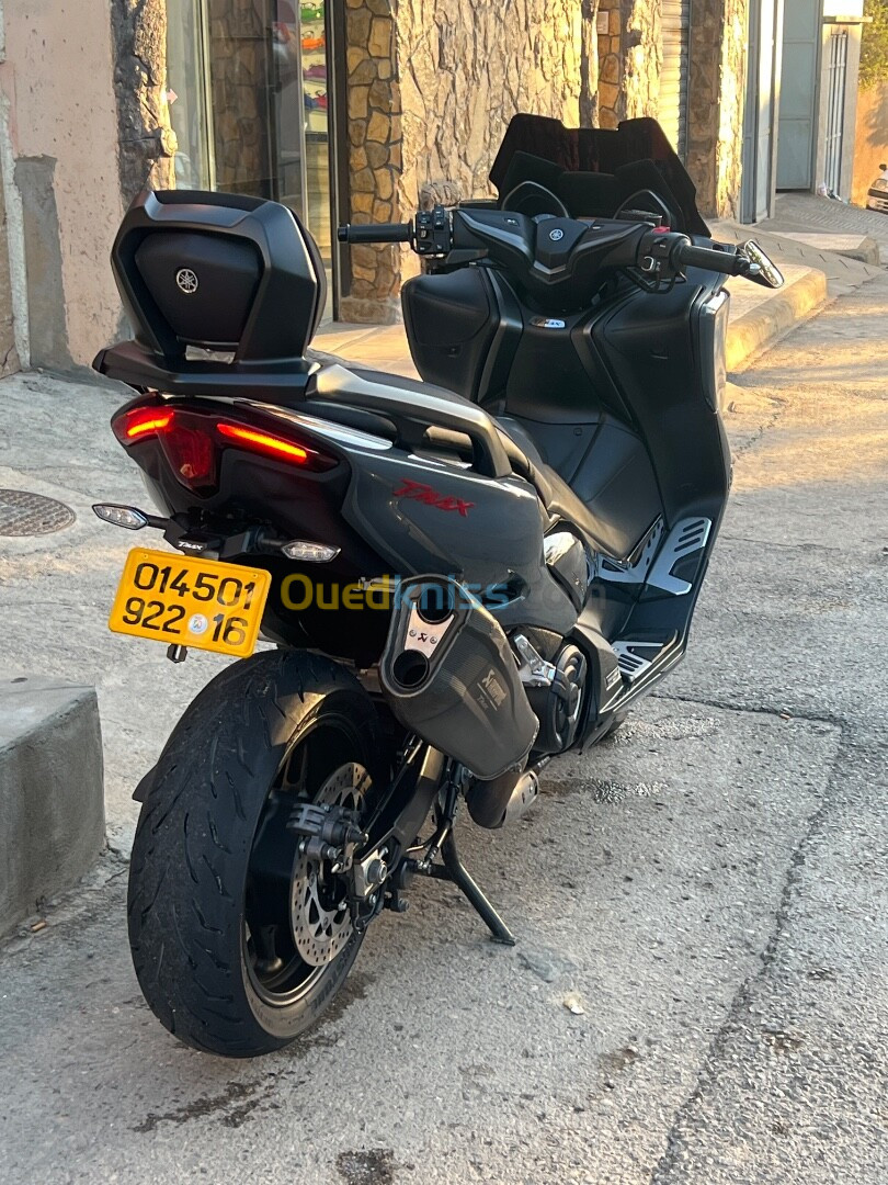 Yamaha TMAX 560 2022