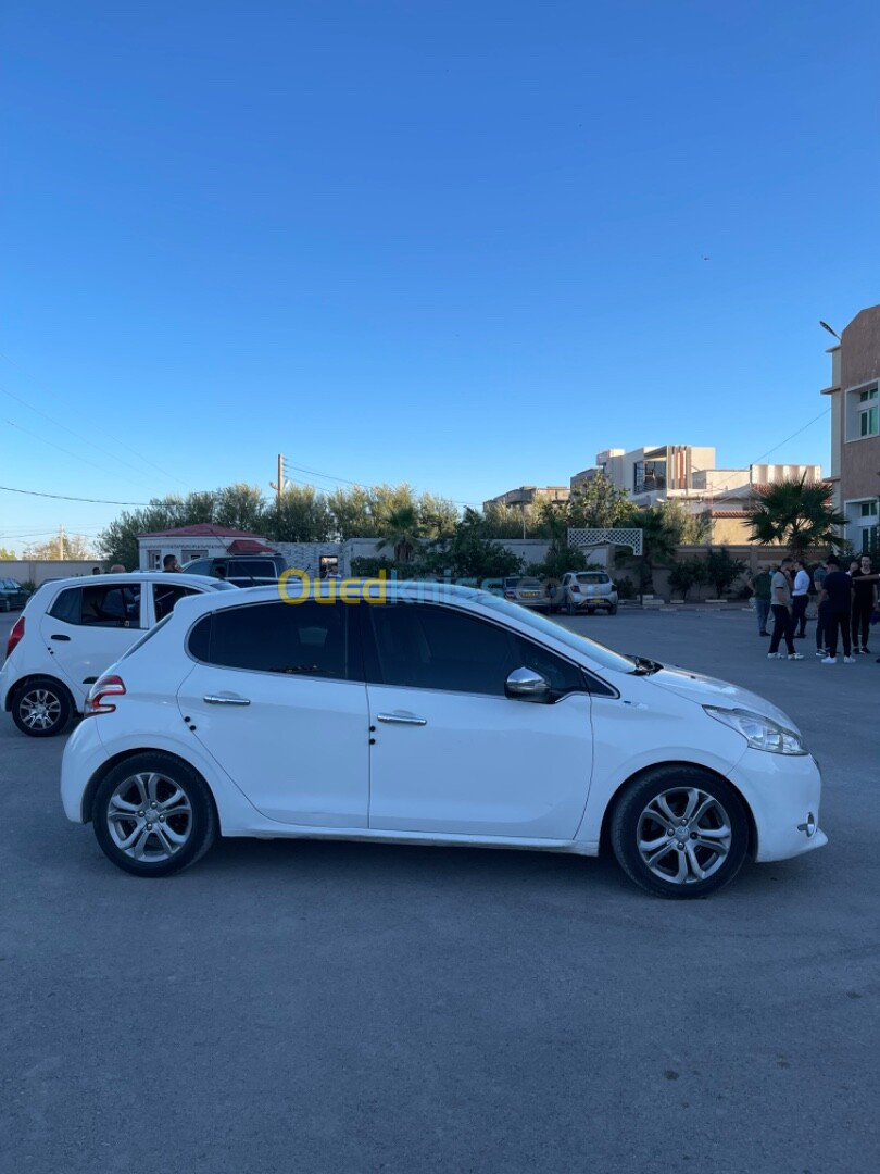 Peugeot 208 2015 Allure