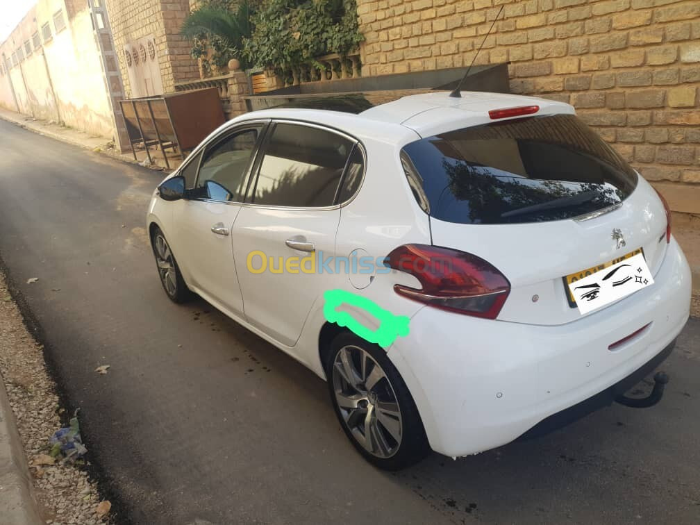 Peugeot 208 2015 Allure