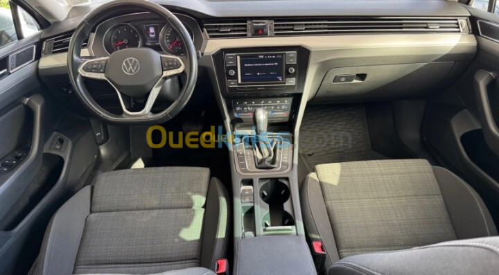 Volkswagen Passat 2023 Tfce esaance 180 chv