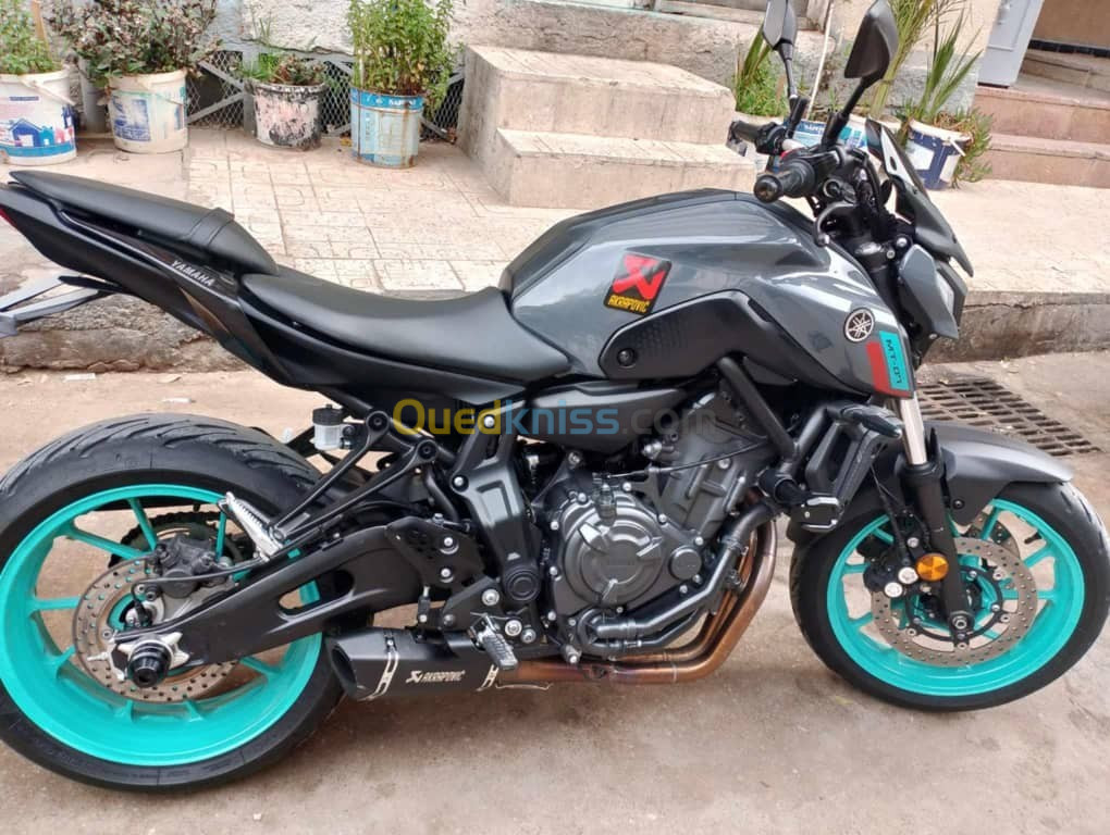 YAMAHA MT 07 2022