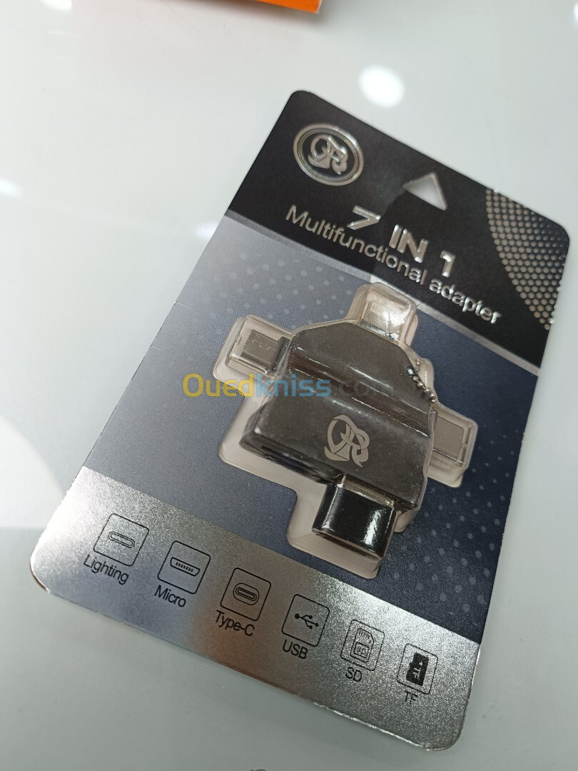 MULTIFUNCTIONAL ADAPTER 7IN1 LIGHTING_ MICRO_ TYPE-C_USB_SD_TF