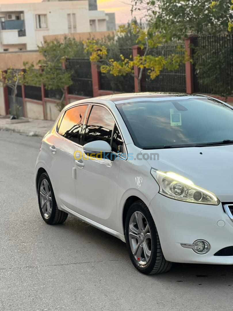 Peugeot 208 2015 Allure