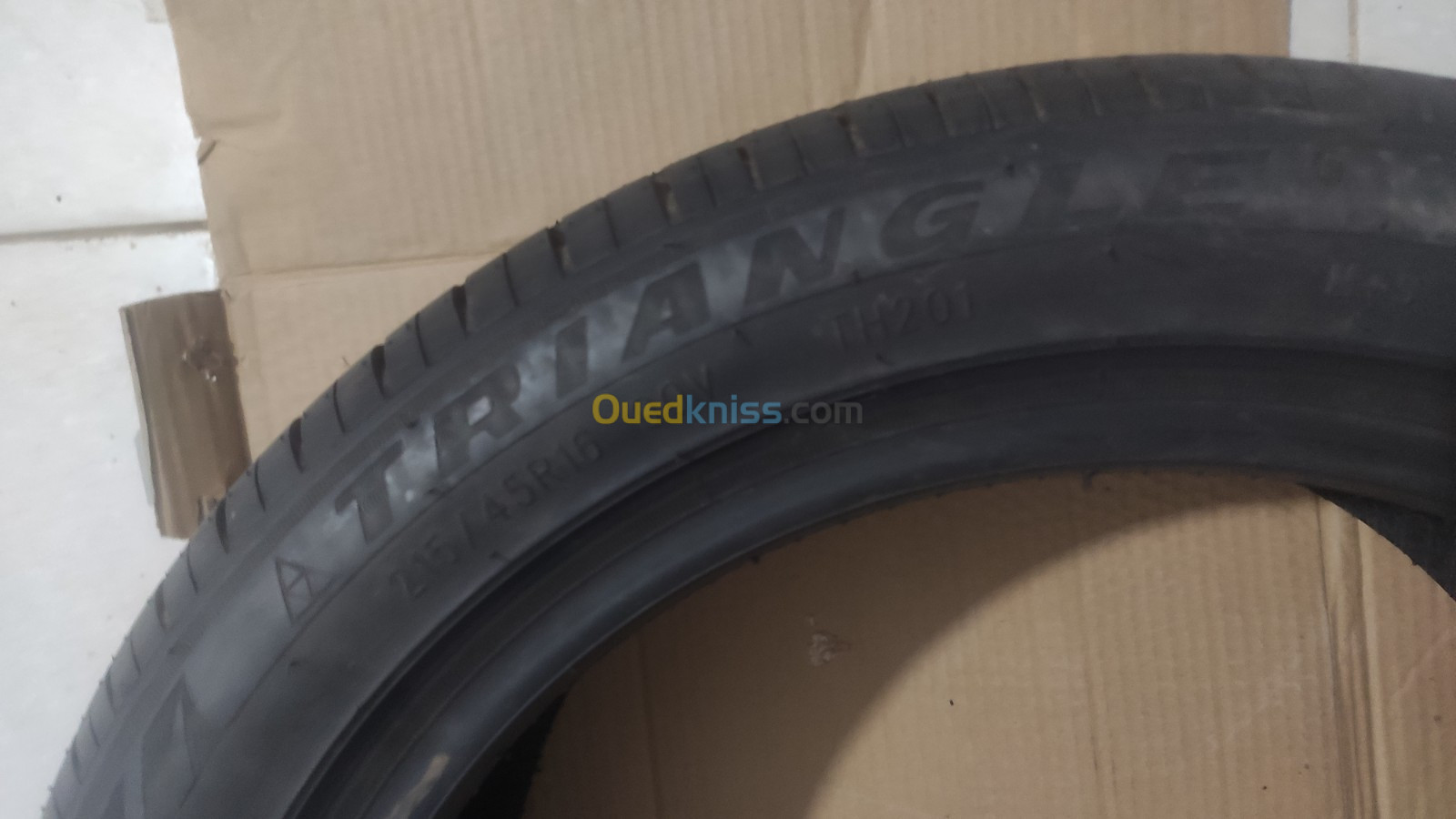 Pneu 215/45R16