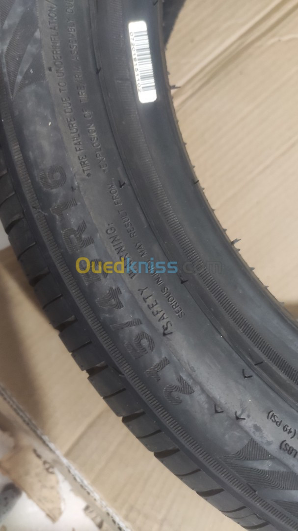 Pneu 215/45R16