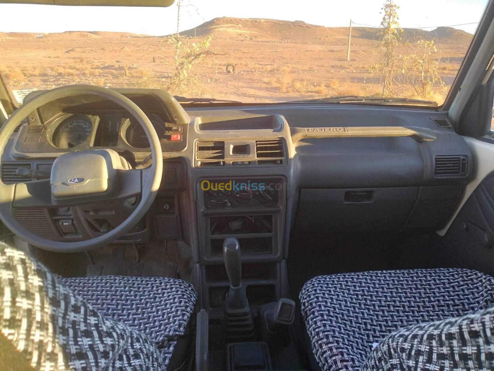 Mitsubishi Pajero Court 1995 