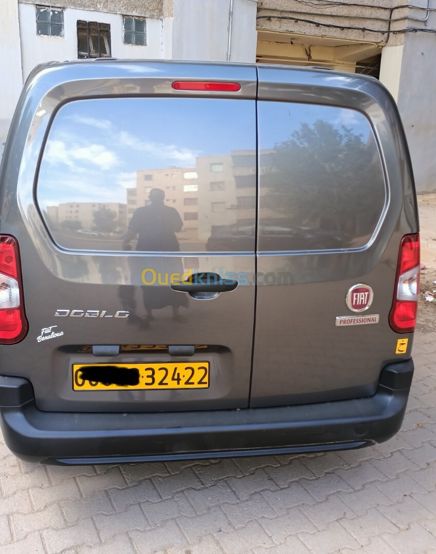 Fiat Doblo 2024 Fourgon Tôlé 3 place italia