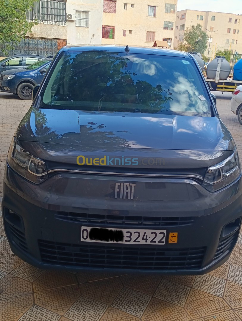 Fiat Doblo 2024 Fourgon Tôlé 3 place italia