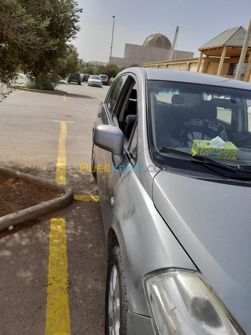 Nissan Tiida 5 portes 2010 Tiida 5 portes