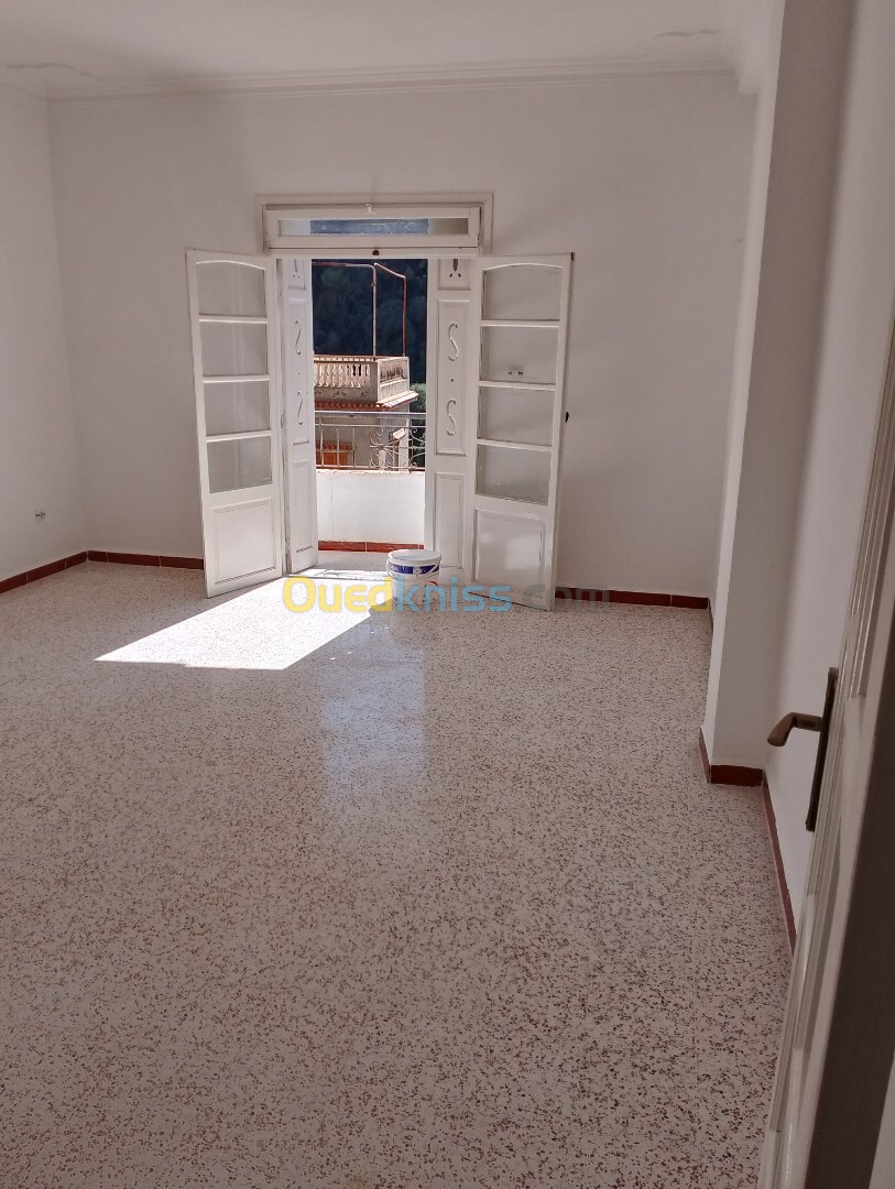 Location Appartement F3 Alger Saoula