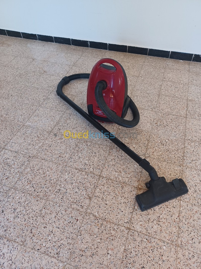 Vend Aspirateur de marque Sharp