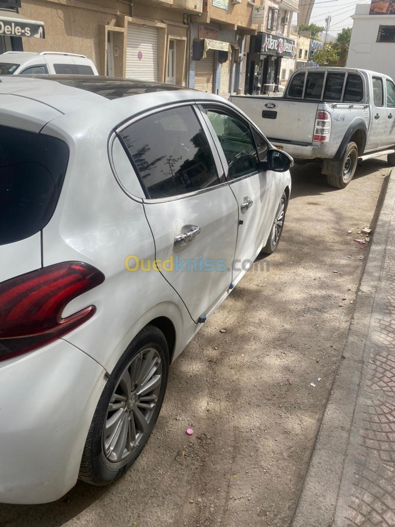 Peugeot 208 2015 Allure Facelift