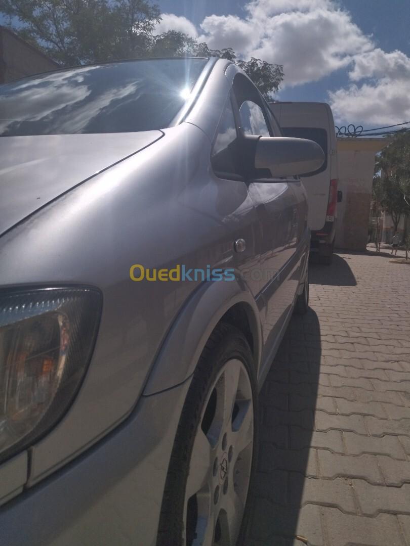 Opel Zafira 2000 لاتوت