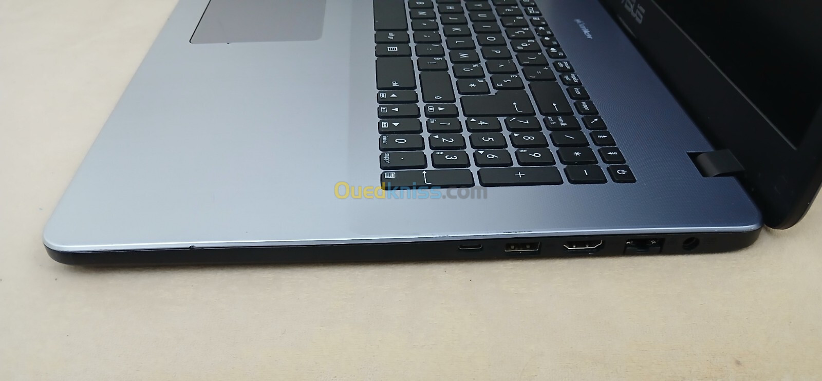 ASUS X705UQR I5 8250U NVIDIA 940MX 2GB RAM 8GB