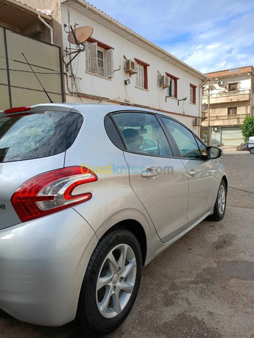 Peugeot 208 2015 Allure