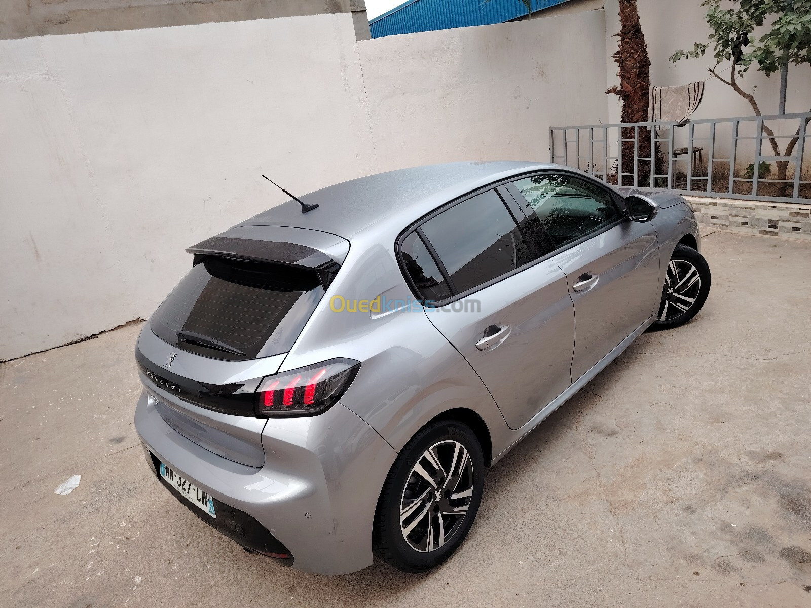 Peugeot 208 2021 Silver Line