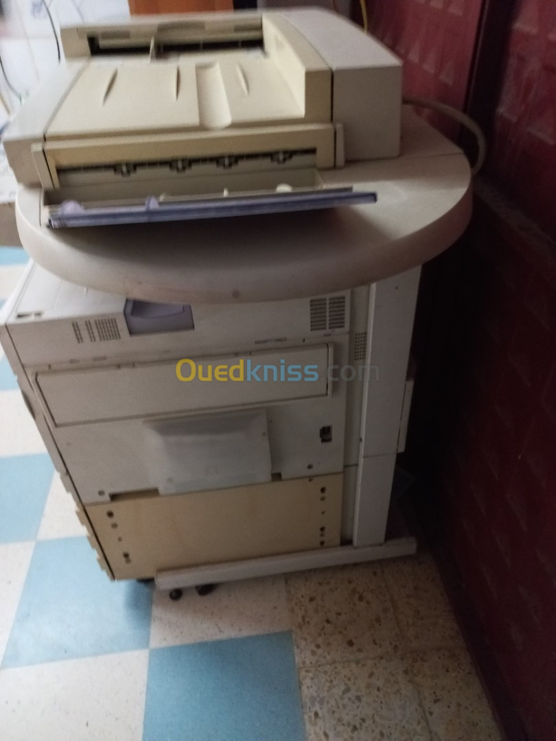 VENDS IMPRIMANTE LASER COULEUR XEROX