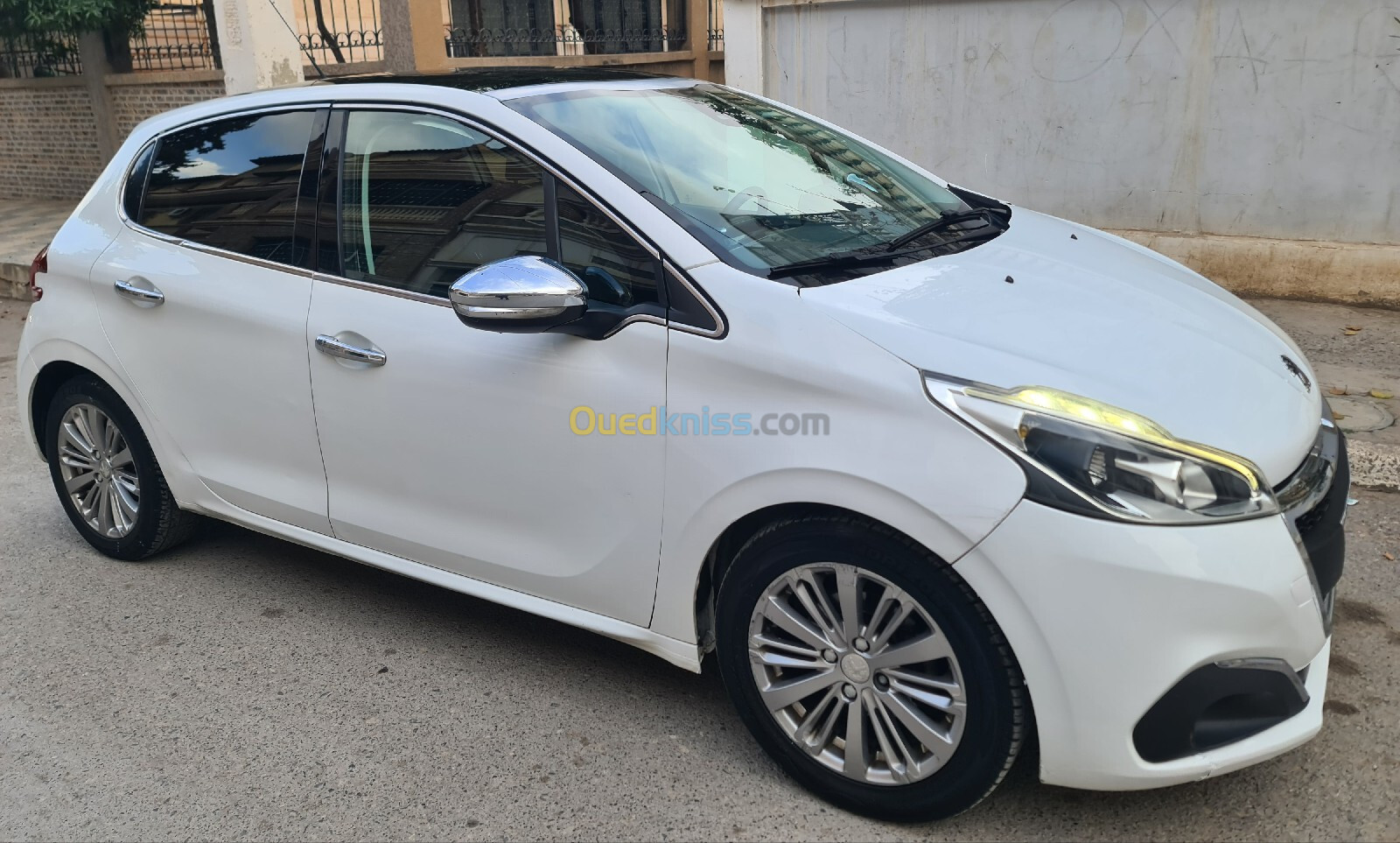 Peugeot 208 2015 Allure Facelift