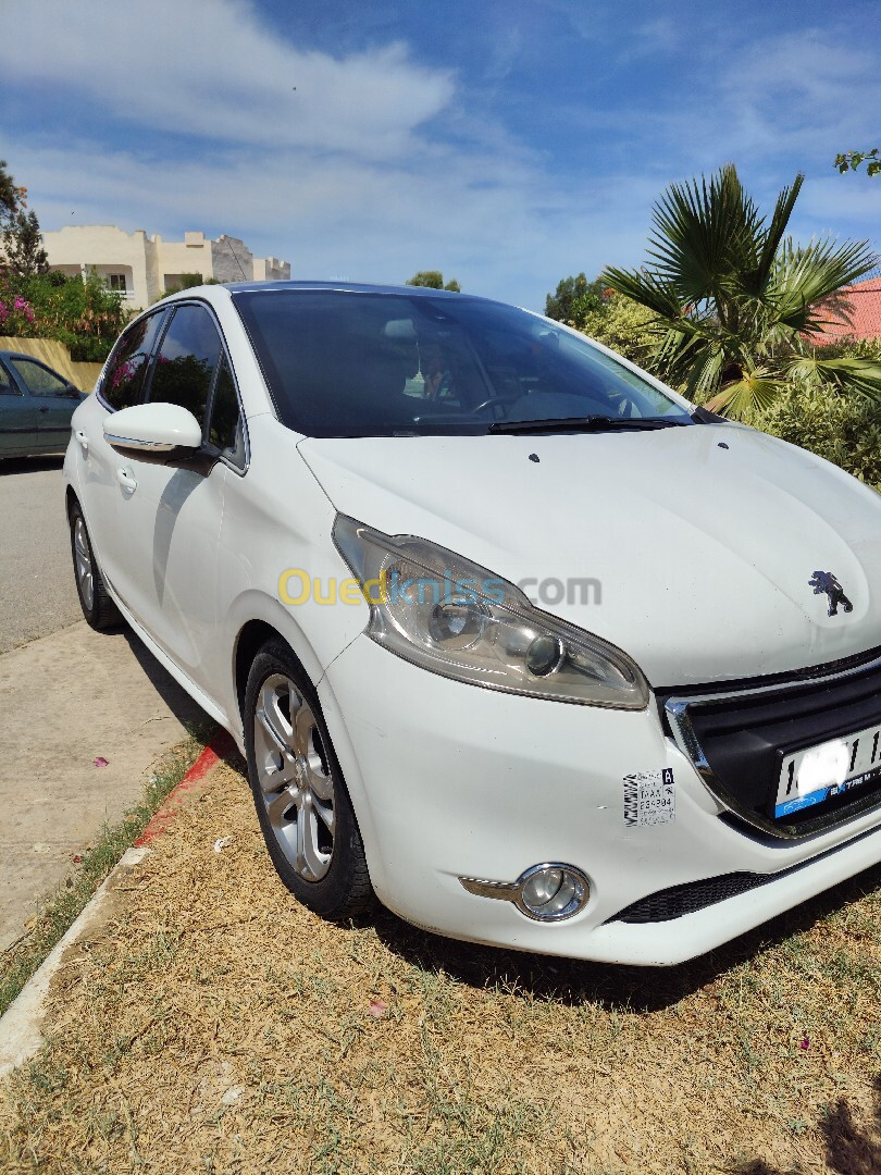 Peugeot 208 2015 Allure