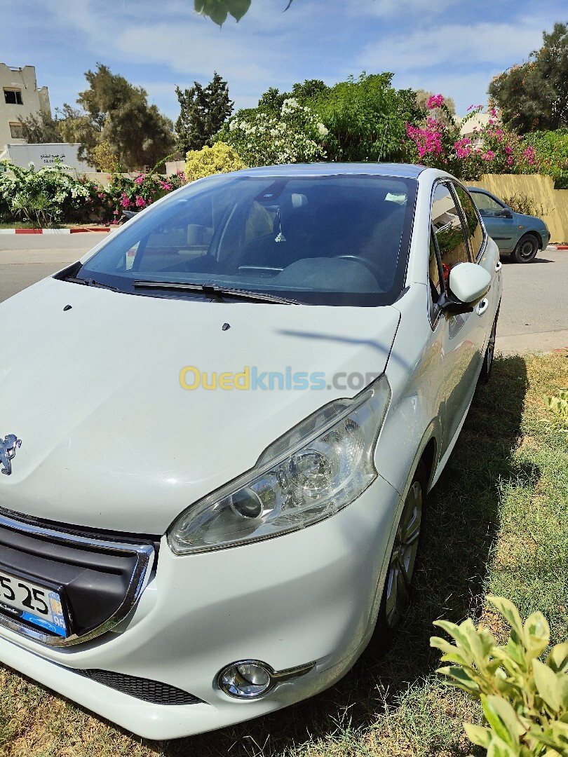 Peugeot 208 2015 Allure